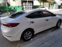 Hyundai Elantra 2017 - Bán ô tô Hyundai Elantra sản xuất năm 2017, màu trắng xe gia đình