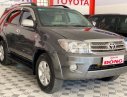 Toyota Fortuner 2010 - Bán Toyota Fortuner 2010, màu xám xe gia đình, giá 560tr