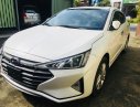 Hyundai Elantra 2019 - Ưu đãi giảm giá cuối năm chiếc xe Hyundai Elantra 1.6 MT, sản xuất 2019, màu trắng, có sẵn xe, giao nhanh toàn quốc