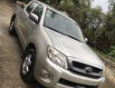 Toyota Hilux 2010 - Bán Toyota Hilux sản xuất 2010, màu bạc xe gia đình, 305 triệu