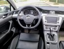 Volkswagen Passat 2017 - Bán giảm giá cuối năm chiếc xe Volkswagen Passat BM Comfort, sản xuất 2017, giao nhanh tận nhà