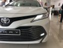 Toyota Camry 2.5Q 2020 - Bán nhanh chiếc xe Toyota Camry 2.5Q, sản xuất 2020, màu trắng, giá cạnh tranh, giao nhanh tận nhà