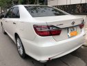Toyota Camry 2019 - Cần bán gấp Toyota Camry 2.0E đời 2019, màu trắng như mới