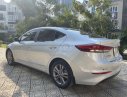Hyundai Elantra  AT 2016 - Cần bán gấp Hyundai Elantra AT năm sản xuất 2016, màu bạc