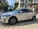 Hyundai Elantra  AT 2016 - Cần bán gấp Hyundai Elantra AT năm sản xuất 2016, màu bạc