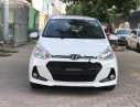 Hyundai Grand i10 2017 - Bán xe Hyundai Grand i10 1.2 AT năm 2017, màu trắng chính chủ, giá 375tr