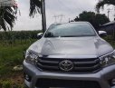 Toyota Hilux 2.4E 4x2 MT 2017 - Bán Toyota Hilux 2.4E 4x2 MT đời 2017, màu bạc, nhập khẩu nguyên chiếc còn mới