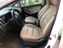 Kia Cerato  1.6 AT 2017 - Cần bán Kia Cerato 1.6AT đời 2017, màu trắng số tự động, giá 565tr