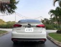 Kia Cerato  1.6 AT 2017 - Cần bán Kia Cerato 1.6AT đời 2017, màu trắng số tự động, giá 565tr