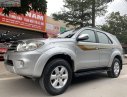 Toyota Fortuner 2010 - Cần bán lại xe Toyota Fortuner đời 2010, màu bạc số sàn, giá 555tr