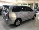Toyota Innova 2011 - Cần bán lại xe Toyota Innova đời 2011, màu bạc xe gia đình, giá 355tr