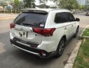 Mitsubishi Outlander 2017 - Bán Mitsubishi Outlander đời 2017, màu trắng, xe nhập chính chủ