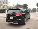 Kia Sedona 2.2L DATH 2017 - Cần bán lại xe Kia Sedona 2.2L DATH sản xuất năm 2017, màu nâu, giá chỉ 960 triệu