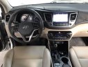 Hyundai Tucson   2.0AT   2017 - Cần bán lại xe Hyundai Tucson 2.0AT sản xuất năm 2017, màu bạc  