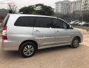 Toyota Innova 2.0E 2016 - Cần bán xe Toyota Innova 2.0E 2016, màu bạc số sàn, giá tốt