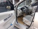 Toyota Innova 2.0E 2014 - Bán Toyota Innova 2.0 E đời 2014, màu vàng số sàn