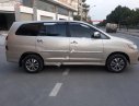 Toyota Innova 2.0E 2014 - Bán Toyota Innova 2.0 E đời 2014, màu vàng số sàn