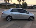 Toyota Vios  E  2009 - Cần bán gấp Toyota Vios E đời 2009, màu bạc xe gia đình