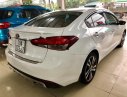 Kia Cerato   2017 - Cần bán lại xe cũ Kia Cerato 1.6 MT đời 2017, màu trắng, số sàn