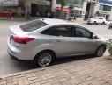 Ford Focus 2016 - Bán xe Ford Focus năm 2016, màu bạc xe gia đình