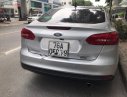 Ford Focus 2016 - Bán xe Ford Focus năm 2016, màu bạc xe gia đình