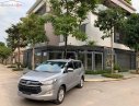 Toyota Innova E 2018 - Cần bán lại xe Toyota Innova E đời 2018, màu bạc, 650tr