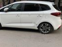 Kia Rondo 2017 - Cần bán gấp Kia Rondo sản xuất 2017, màu trắng số sàn