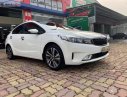 Kia Cerato 2018 - Cần bán Kia Cerato 1.6 MT sản xuất năm 2018, màu trắng số sàn, giá tốt