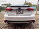 Kia Cerato 2018 - Cần bán Kia Cerato 1.6 MT sản xuất năm 2018, màu trắng số sàn, giá tốt