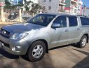 Toyota Hilux 2009 - Bán Toyota Hilux sản xuất 2009, màu bạc, nhập khẩu nguyên chiếc số sàn