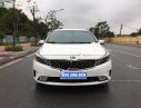 Kia Cerato 1.6 MT 2016 - Bán Kia Cerato 1.6 MT đời 2016, màu trắng xe gia đình, giá chỉ 455 triệu