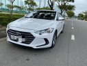 Hyundai Elantra  MT 2017 - Cần bán gấp Hyundai Elantra MT năm sản xuất 2017, màu trắng giá cạnh tranh