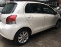 Toyota Yaris 2011 - Bán Toyota Yaris 1.3 AT đời 2011, màu trắng, nhập khẩu nguyên chiếc số tự động, 365 triệu