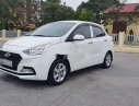 Hyundai Grand i10 2017 - Cần bán lại xe Hyundai Grand i10 1.2 MT năm 2017, màu trắng số sàn, giá tốt