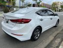 Hyundai Elantra  MT 2017 - Cần bán gấp Hyundai Elantra MT năm sản xuất 2017, màu trắng giá cạnh tranh