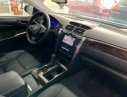 Toyota Camry 2016 - Cần bán xe Toyota Camry năm 2016, màu bạc như mới, giá 880tr