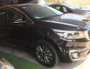 Kia Sedona 2016 - Cần bán lại xe Kia Sedona sản xuất năm 2016, màu đen giá cạnh tranh