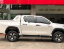 Toyota Hilux 2018 - Cần bán lại xe Toyota Hilux sản xuất năm 2018, màu trắng, xe nhập