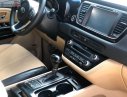 Kia Sedona 2.2L DATH 2017 - Cần bán xe Kia Sedona 2.2L DATH đời 2017, màu đen, giá tốt