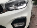 Kia Rondo GAT 2017 - Cần bán Kia Rondo GAT sản xuất 2017, màu trắng chính chủ, 585 triệu