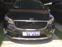 Kia Sedona 2016 - Cần bán lại xe Kia Sedona sản xuất năm 2016, màu đen giá cạnh tranh