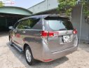 Toyota Innova   2017 - Cần bán lại xe Toyota Innova đời 2017, màu bạc, số sàn 