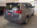 Toyota Innova 2.0E 2018 - Bán xe Toyota Innova 2.0E đời 2018, màu bạc