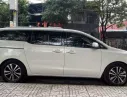Kia Sedona 2016 - Sedona sản xuất 2016, màu trắng sang trọng đang tìm chủ nhân mới. 
