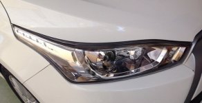 Toyota Yaris E 2015 - Cần bán Toyota Yaris E màu trắng giao ngay, khuyến mại lớn 2016 giá 646 triệu tại Hưng Yên