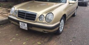 Mercedes-Benz E230 1996 - Cần bán xe Mercedes Benz E class E230 1996, đăng ký lần đầu 1999 giá 135 triệu tại Quảng Trị