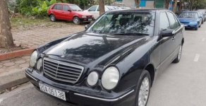 Mercedes-Benz E240 2002 - Cần bán Mercedes E240 đời 2002 xe gia đình, 225 triệu giá 225 triệu tại Hải Dương