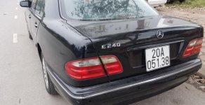 Mercedes-Benz E240 2002 - Bán xe Mercedes-Benz E240 năm 2002, màu đen ít sử dụng, 245 triệu giá 245 triệu tại Hải Dương