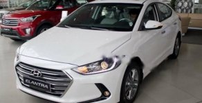Hyundai Elantra 2017 - Cần bán xe Hyundai Elantra sản xuất năm 2017, màu trắng, giá tốt giá 615 triệu tại Bình Thuận  