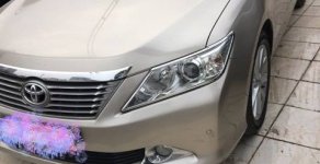 Toyota Camry LE 2.5Q 2013 - Bán xe Toyota Camry 2.5Q đời 2013, màu vàng, 930tr giá 950 triệu tại Hà Nội